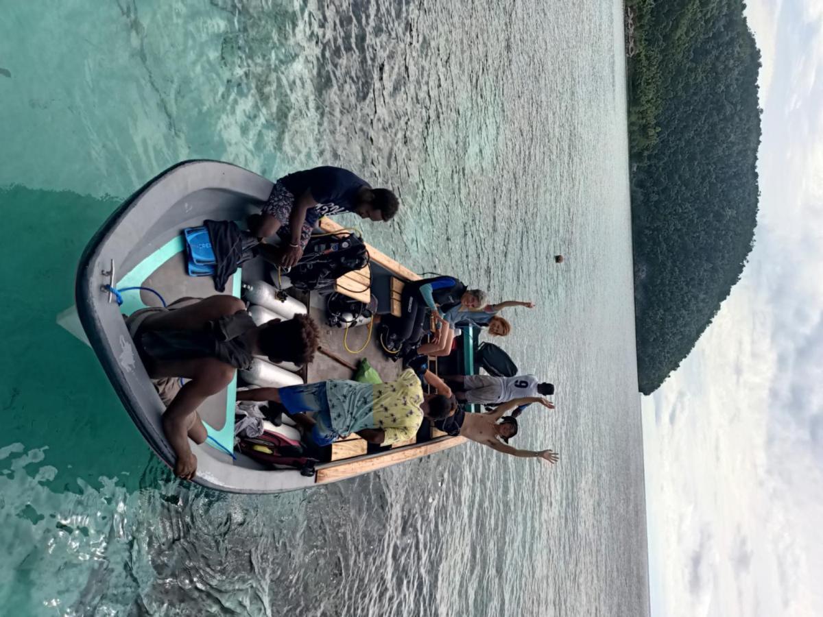 Warahnus Dive Homestay Kri Екстериор снимка